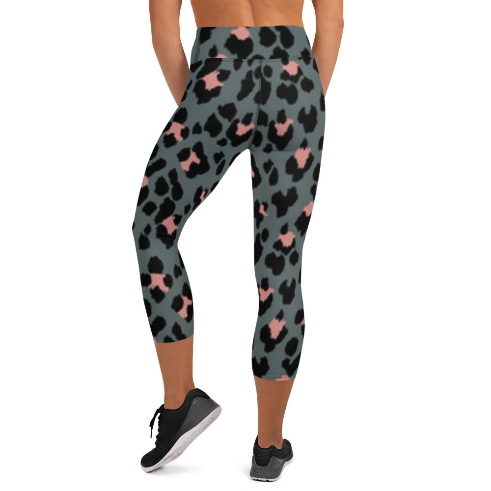 360 Lifestyle Yoga Capri Leggings gray peach leopard