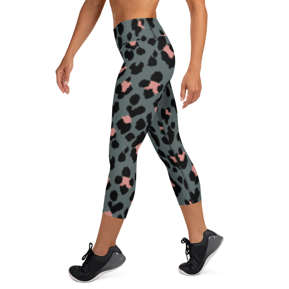 360 Lifestyle Yoga Capri Leggings gray peach leopard